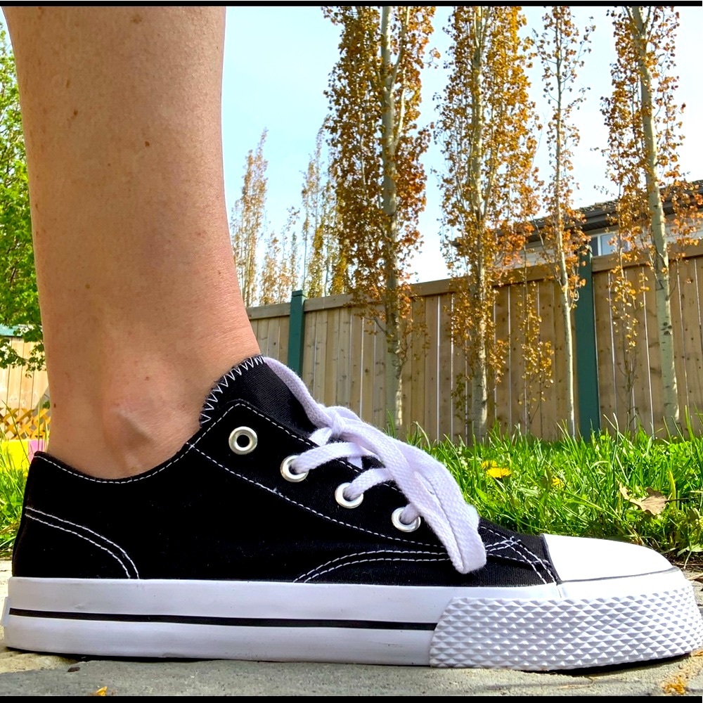 Airwalk Legacee Lace Up Canvas Kicks, NWOT